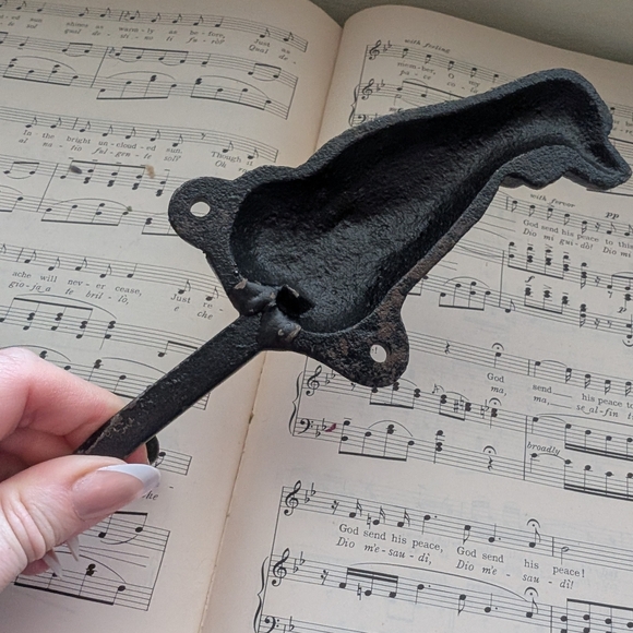 Cast Iron Dachshund Wall Hook - Picture 6 of 6